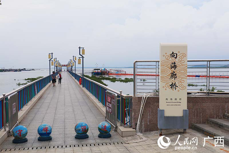 竹山村依托独特的地理位置，升级打造观景平台等基础设施。人民网刘璐瑶摄
