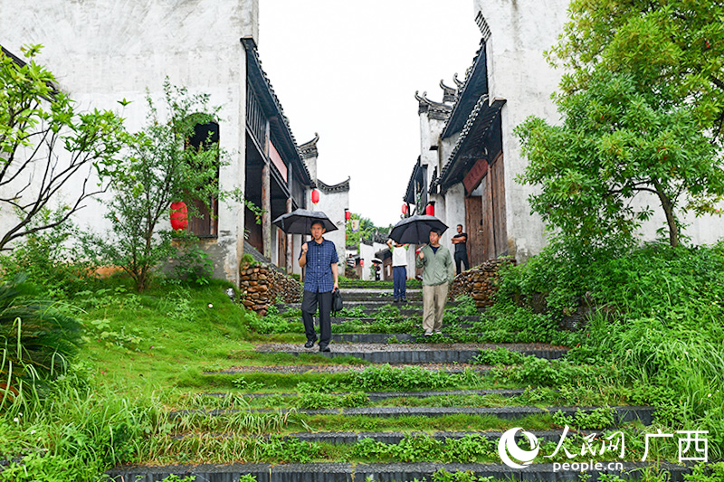 游客参观大坪渡口。人民网 梁章晖摄