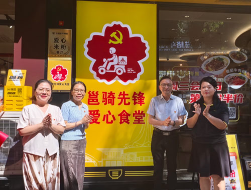 揭牌仪式活动现场。何正君摄
