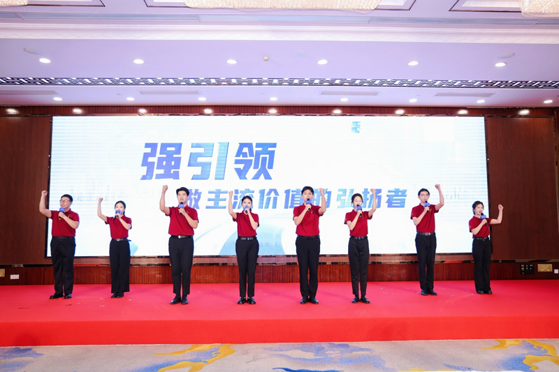 中国人民大学发布《大学生网络素养“青春之约”》
网络文明是社会主义精神文明的重要内容,是网络强国建设的重要领域。5月20日上午,在2026年中国网络文明大会网络文明培育分论坛上,中国人民大学发布《大学生网络素养“青春之约”》。