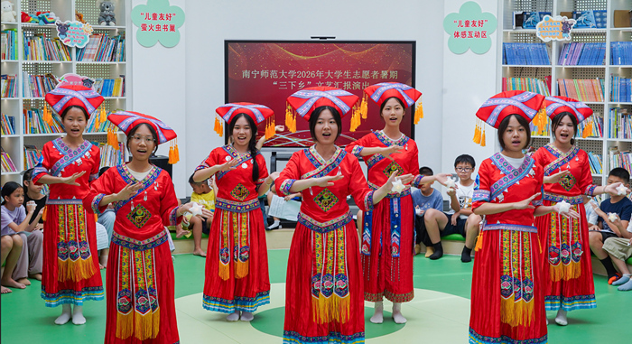 图为文艺汇演剪影