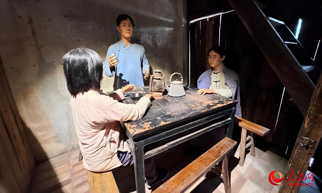 “红军街”胜一理发店,是中共城口特别支部秘密交通联络站旧址。人民网记者 李昊洋摄