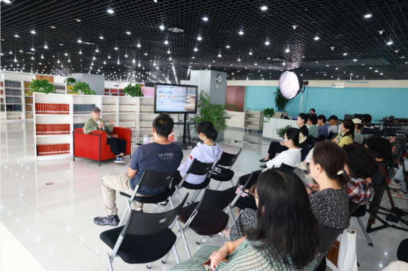 石一枫做客“名家谈阅imToken官网读” 谈文学阅读重要价值