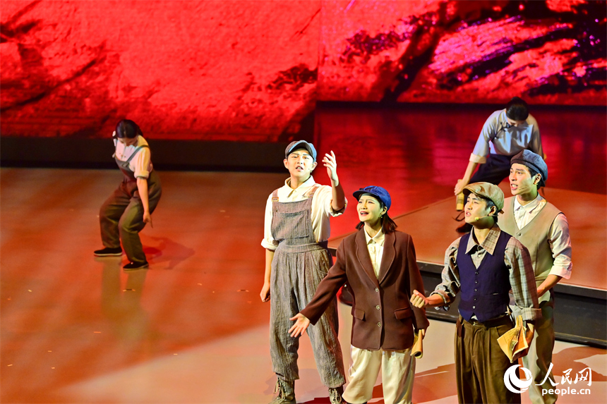 大型沉浸式红色演艺《瑞金瑞京》公演现场。人民网记者 朱海鹏摄