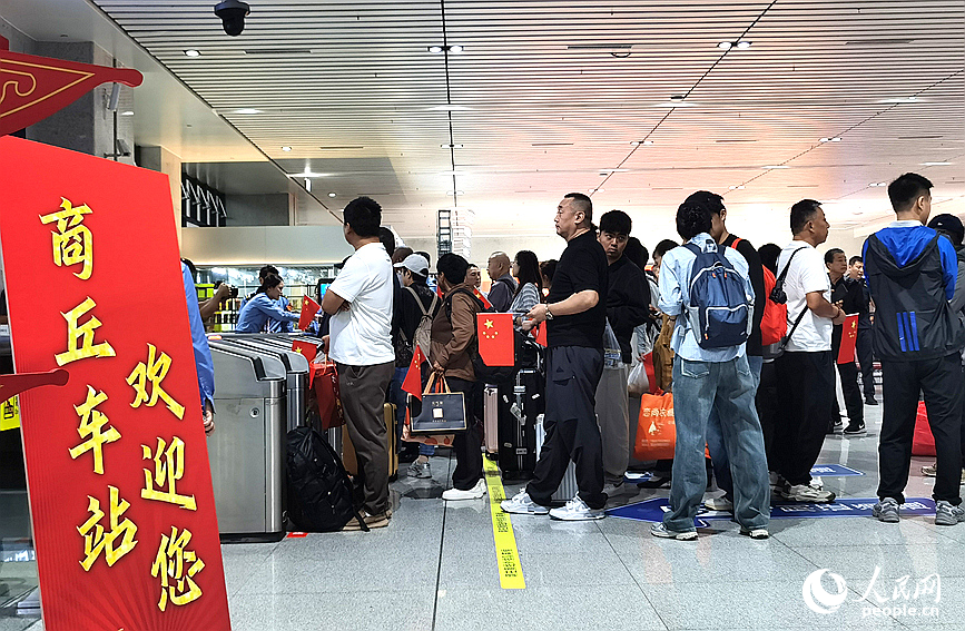 京港高铁雄商段开通。人民网记者 肖懿木摄