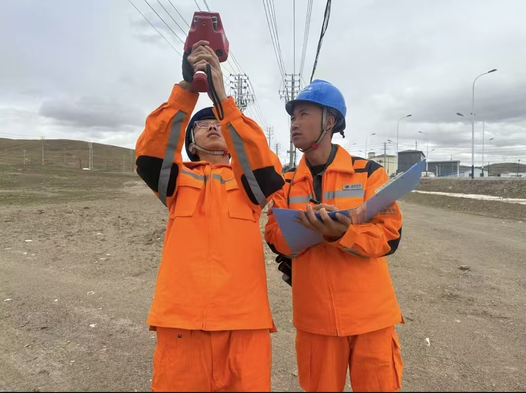 筑牢保电安全防线imToken官网 守护雪山大地万家灯火