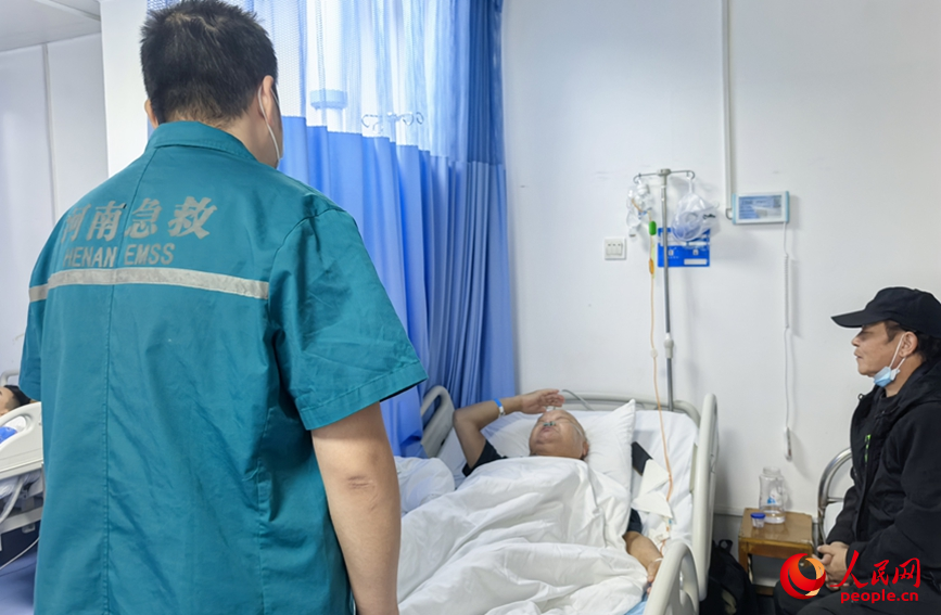 武警河南总队医院的医护人员坚守岗位,守护群众健康。人民网记者 王佩摄