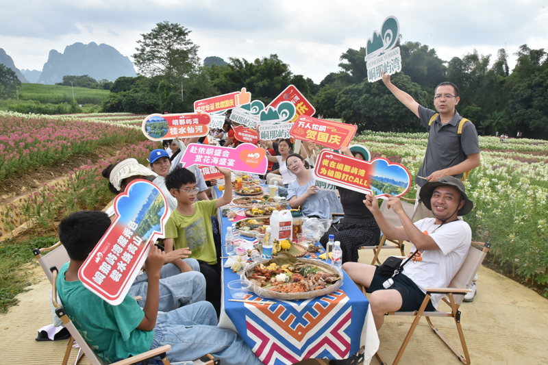 国庆出游热度不减 大新im钱包官网峒那屿湾景区迎来客流高峰