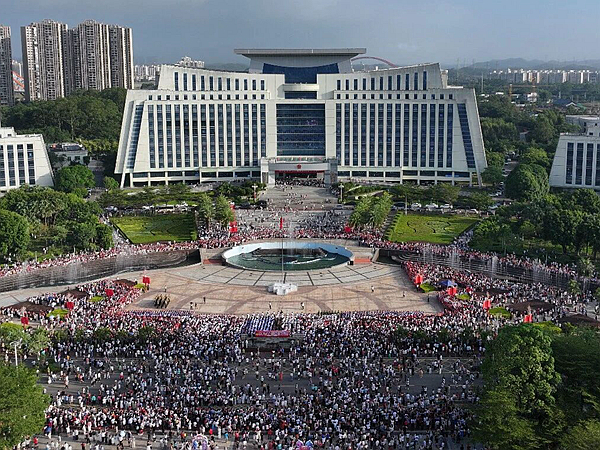 升国旗仪式现场。