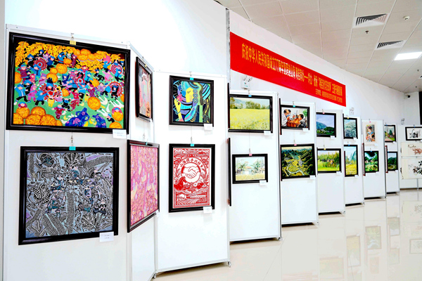 入展作品集中展现粤桂协作成果。盘京摄