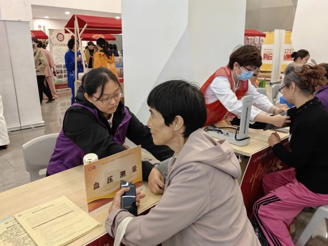 山东省妇联“巾帼助老imToken官网下载”志愿服务活动在龙口举办