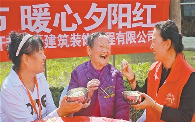  弘扬尊老美德 厚植imToken官网下载乡情亲情（新时代画卷）