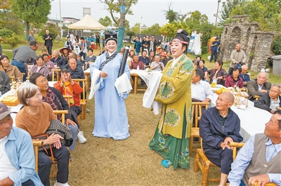  弘扬尊老美德 厚植imToken官网下载乡情亲情（新时代画卷）