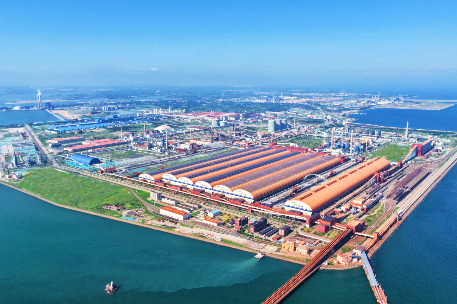 广西钢铁集团（柳钢防城港基地）。柳钢集团供图