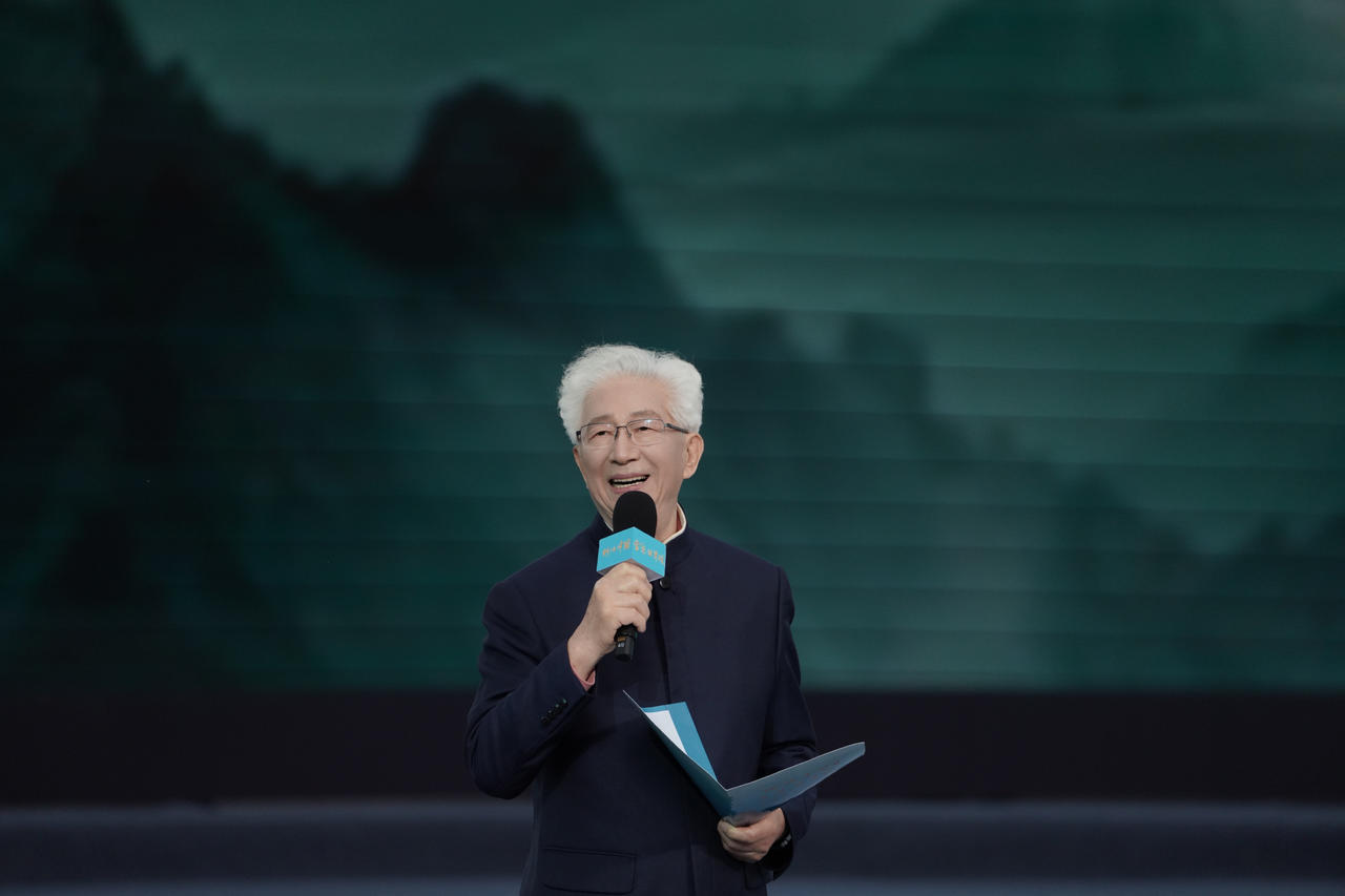 朗诵艺术家陈铎。主办方供图