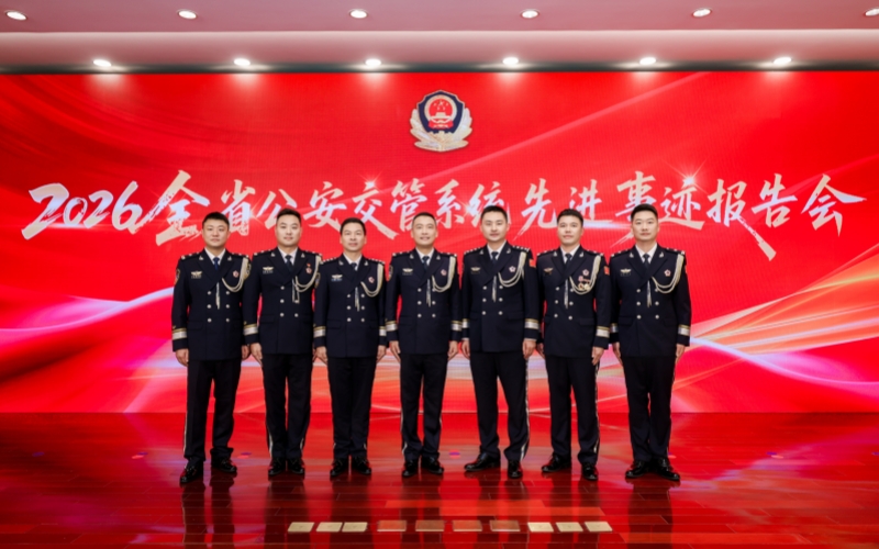 七位报告人合照