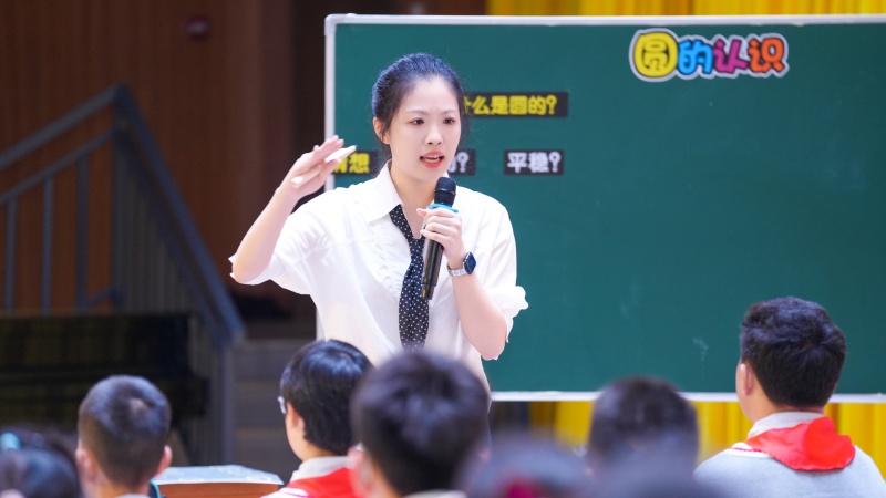 滨江三小徐舒凡老师执教六年级《圆的认识》