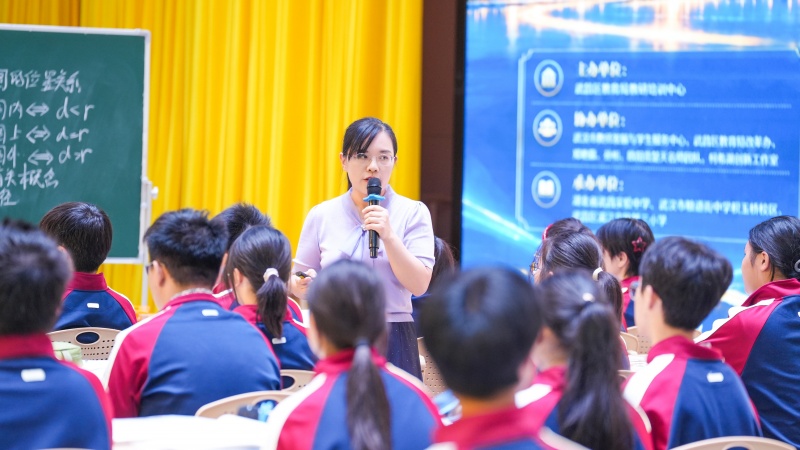 粮道街中学冯晶老师执教九年级《圆的有关概念》