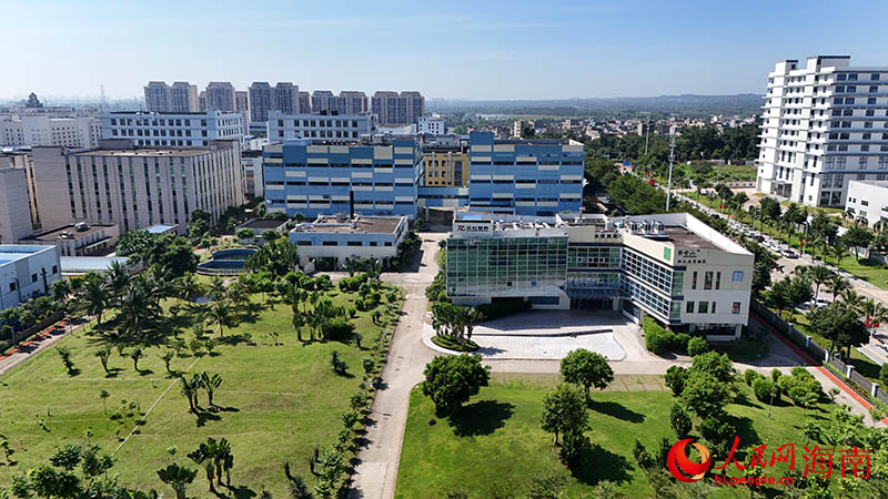位于海口药谷的森祺制药生产基地。人民网记者 牛良玉摄