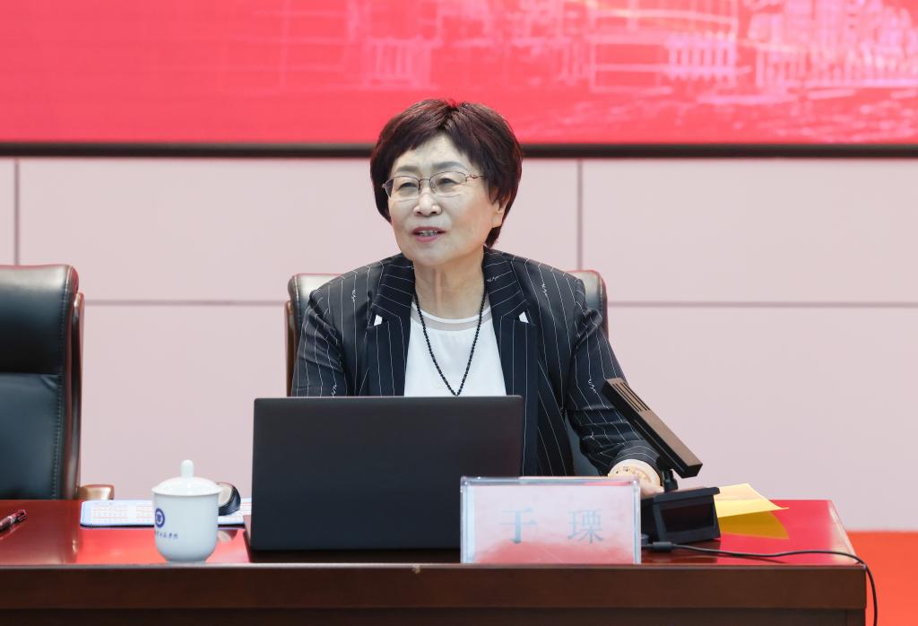 广西新闻出版局原党组书记、局长,教授、博士生导师于瑮作专题讲座