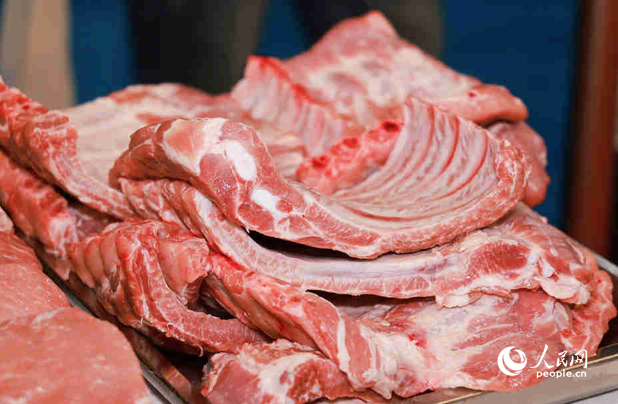 牧原肉食现场提供的原材料。人民网记者 时岩摄