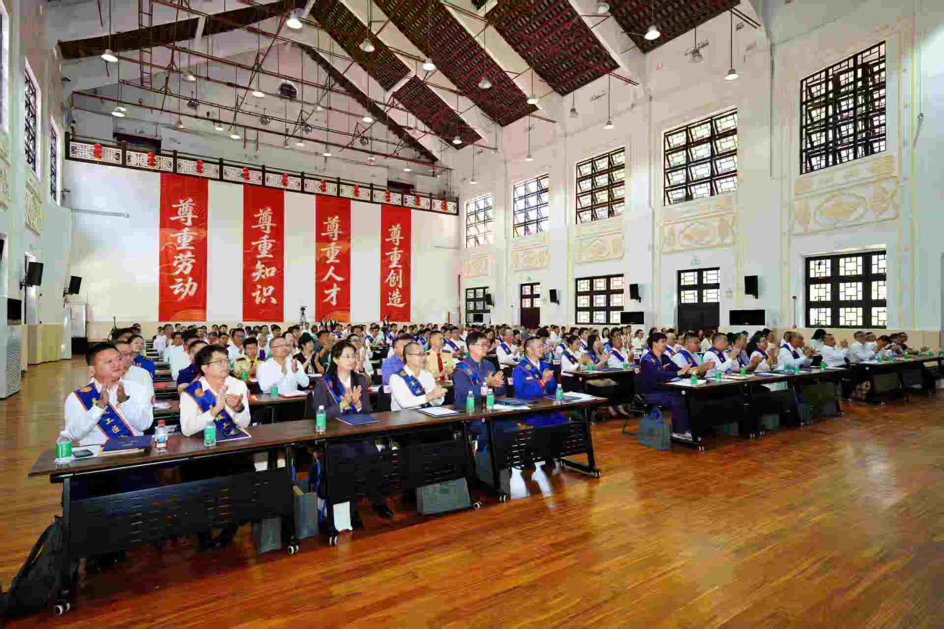 10月22日,广州首届劳模工匠本科班正式开学。图片来源:广州市总工会