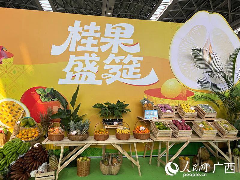 现场展示的水果。人民网记者 何宁摄