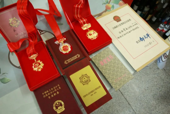 彭盛词：平凡世im钱包界里的 “主角”