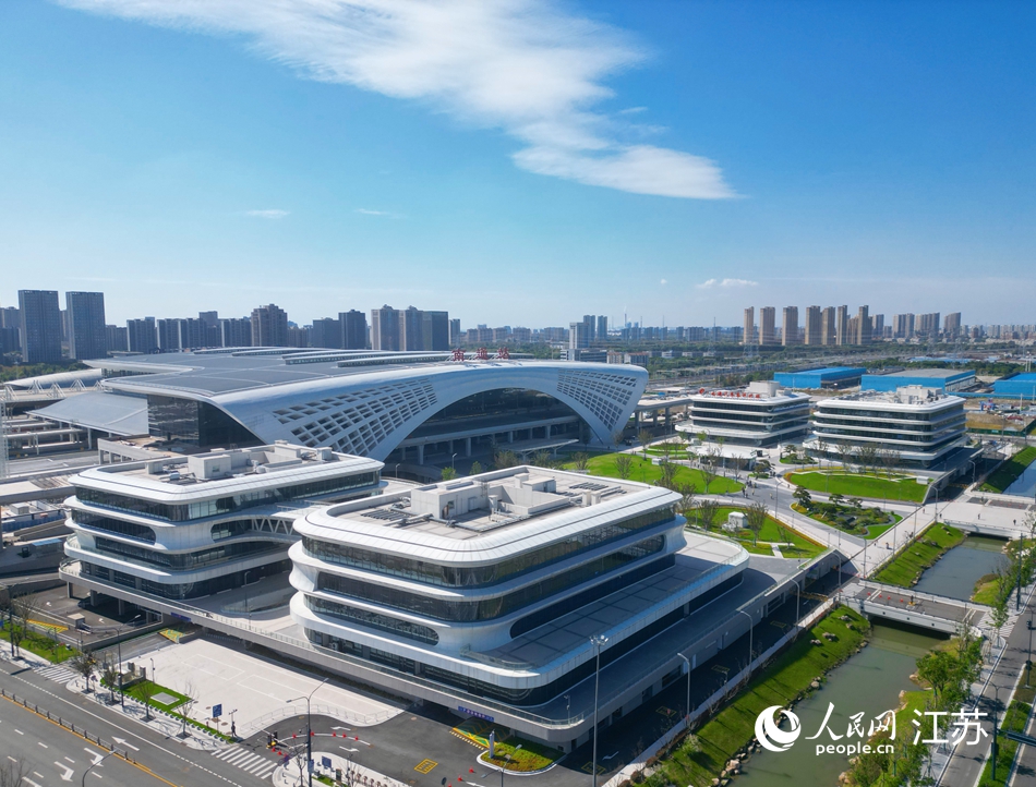 新启用的南通站北广场过渡站房。人民网记者 王继亮摄