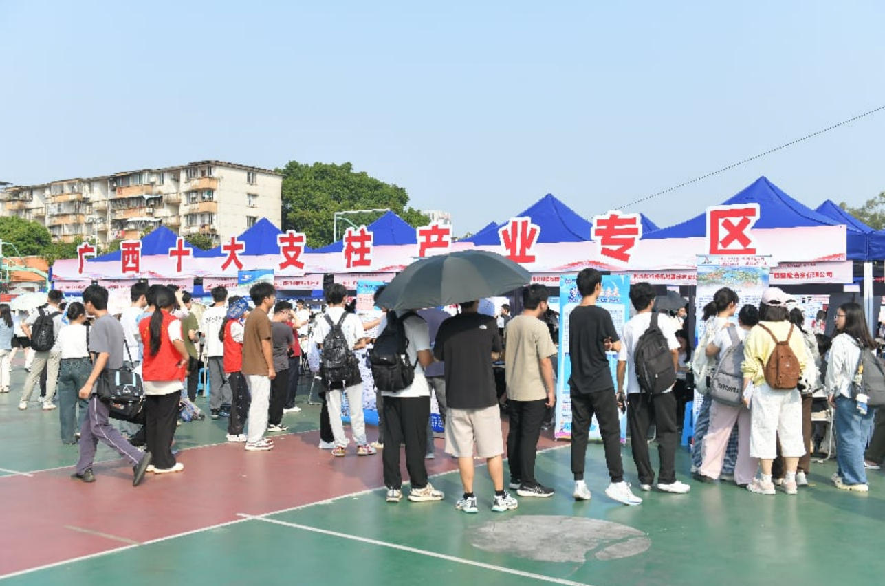 双选会主会场现场。张峻搏摄