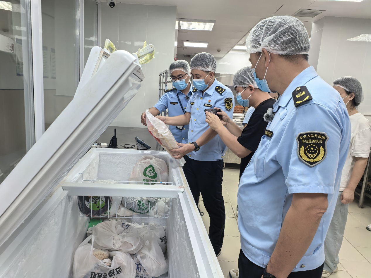 三亚天涯区开展养老机构食品安im钱包官网全专项整治 守护老年人“舌尖上的安全”